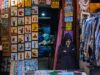 Le Maroc enregistre une hausse de fréquentation touristique dépassant les records Crowded Moroccan market with tourists browsing traditional goods