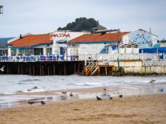 Les meilleures destinations de vacances en Algérie pour l’été : redécouvrir notre patrimoine maghrébin Famille en vacances sur la plage de Sidi Fredj en Algérie