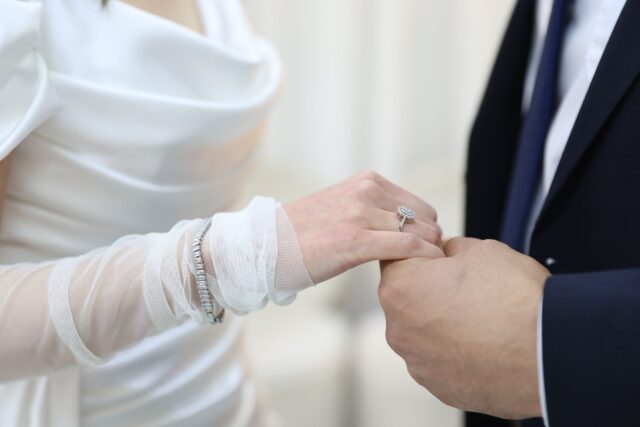 Peter Phillips wearing an unexpected jewel during his wedding
