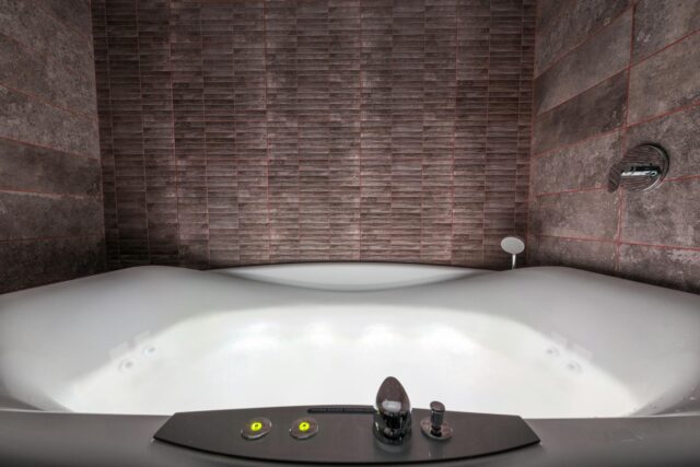 Aquavital SPA Privilège: luxury spa in Rouen featuring pool, sauna, and massage rooms