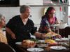 Préparez les 10 meilleures recettes pour le Ftour de Ramadan en avance Famille préparant les meilleures recettes pour le Ftour de Ramadan en Maghreb