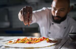Mohamed Cheikh, vainqueur de « Top Chef » en 2021 : la cuisine algérienne mérite d’être connue Mohamed Cheikh Top Chef Algerian Cuisine, showcasing traditional dishes and ingredients