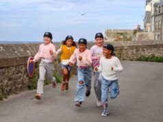 Activités estivales pour enfants maghrébins en France : découvrez les meilleures propositions de la saison Enfants maghrébins en France participent à une activité ludique culturelle durant l'été