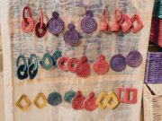 Le savoir-faire artisanal marocain en lumière à Paris : le Salon Rétromobile 2026 Artisans marocains présentant leurs créations d'artisanat traditionnel au salon retromobile à Paris