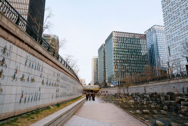 France travels 2026 - Unexpected destinations French travelers exploring Peru, South Korea, and Algeria in 2026