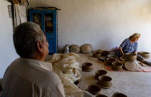 Creative Tunisia : 6 ans de reconstruction de l’artisanat tunisien Tunisian artisans working on handcrafted goods in a studio with natural light