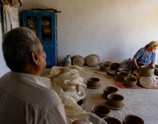 Creative Tunisia : 6 ans de reconstruction de l’artisanat tunisien Tunisian artisans working on handcrafted goods in a studio with natural light