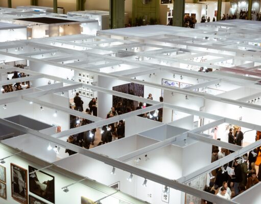 La culture berbère en lumière : l’exposition de Zahira Tigtate à Drancy Zahira Tigtate présentant une exposition de culture berbère à Drancy, France, du 7 au 25 avril 2023.