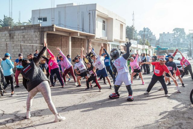 Maroc 2026 Opel RUN & BEAT race with crowds and vibrant Moroccan culture