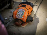 Aid El-Kébir : Qu’est-ce que cette fête musulmane maghrébine? Famille algérienne en prière le jour d'Aid El-Kebir