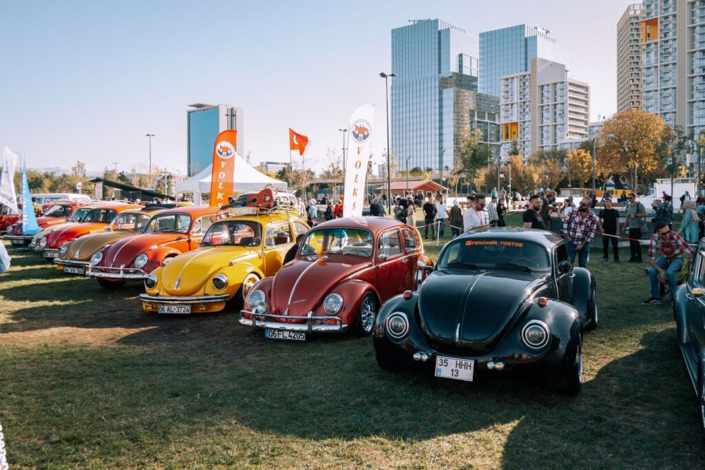 Maroc au Rétromobile 2026 : comment le savoir-faire artisanal marocain brille dans le monde de la voiture antique