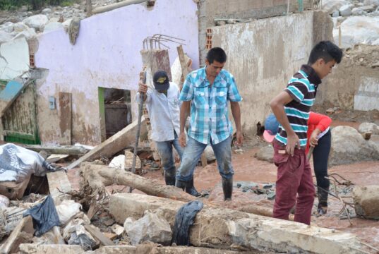 Unis dans la solidarité face aux catastrophes naturelles : le Maghreb en action Maghreb communities offering aid during natural disaster