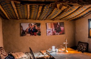Le premier espace européen consacré à la culture amazighe ouvert à Grenade : un pas décisif vers la reconnaissance du patrimoine berbère Le premier espace européen dédié à la culture berbère ouvert à Grenade, des visiteurs explorant les expositions