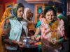 Mariages cachemiris : les traditions perpétuées entre festins et musique Famille kashmiri célébrant un mariage cachemiri avec festin et musique