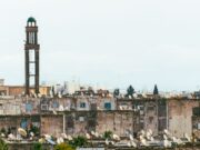 À 2h de Paris, une ville tunisienne devient un paradis pour les retraités Tunisian city paradise for pensioners with picturesque streets and retirees enjoying their new life