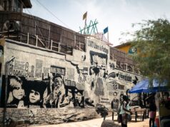 Enseignement français à Saint-Louis : évacuation des écoles, mesures prises et réactions des parents Evacuated francophone schools in Saint-Louis, Senegal with concerned parents protesting