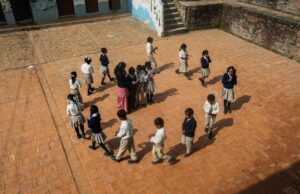 Jour de fête : les jeux et les activités des écoles maghrébines – un riche patrimoine à partager Maghrebin school festival with children playing traditional games