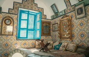 Le savoir-faire tunisien en lumière au salon Interior Lifestyle Tokyo 2026 Tunisian designer showcasing handcrafted furniture at Interior Lifestyle Tokyo 2026