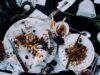 Ragoût marocain : la recette parfaite pour utiliser les restes dans le frigo Famille au dîner autour d'un ragoût marocain avec des restes de cuisine