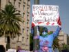 La lutte contre le viol dans la société tunisienne : un défi croissant Hommes et femmes protestant contre la violence féminine en Tunisie