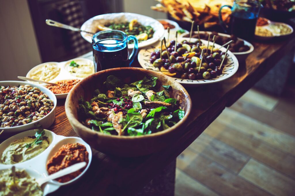Prête en 5 minutes chrono : découvrez notre salade marocaine idéale pour une soirée apéro