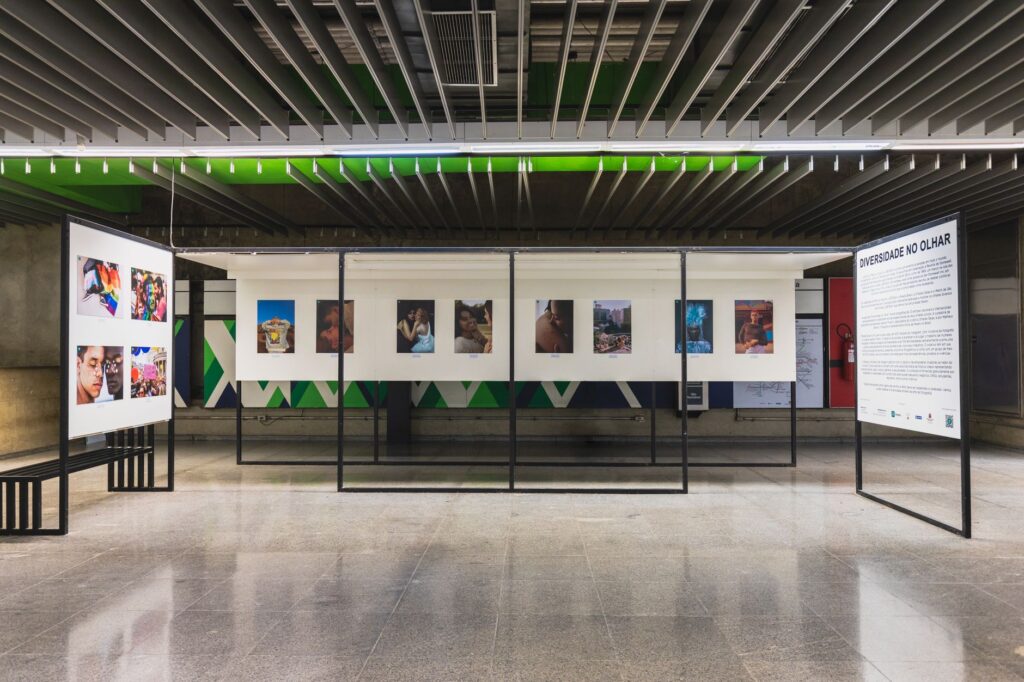 Au cœur des traditions berbères : exposition de Zahira Tigtate à Drancy