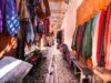 Entre Bab Djedid et Bab Menara : Rania réveille Dar Dou – Mode, beauté et lifestyle marocain Woman trying on clothing at Rania boutique in Marrakech's medina between Bab Djedid and Bab Menara