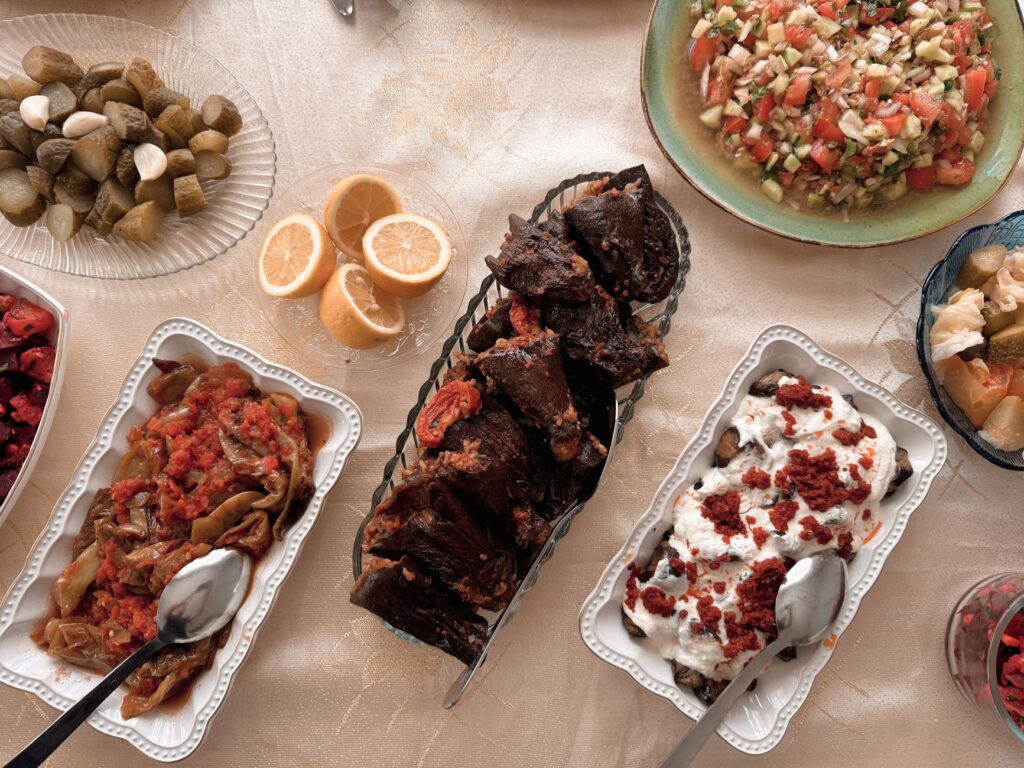 Prête en 5 minutes chrono : découvrez notre salade marocaine idéale pour les apéros ou les repas familiaux