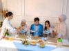 Ramadan 2026 : Les recettes végétariennes à tenter en famille Family enjoying a traditional vegetarian Maghrebi Ramadan meal