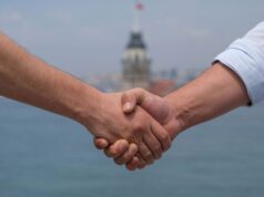 Les relations Alger-Tachkent reprennent : un nouvel élan pour la coopération entre les deux capitales Meeting between Algerian and Kyrgyz officials discussing renewed relations