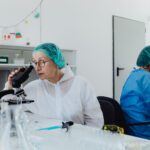 Cheveux gris et défense contre le cancer : une théorie à vérifier