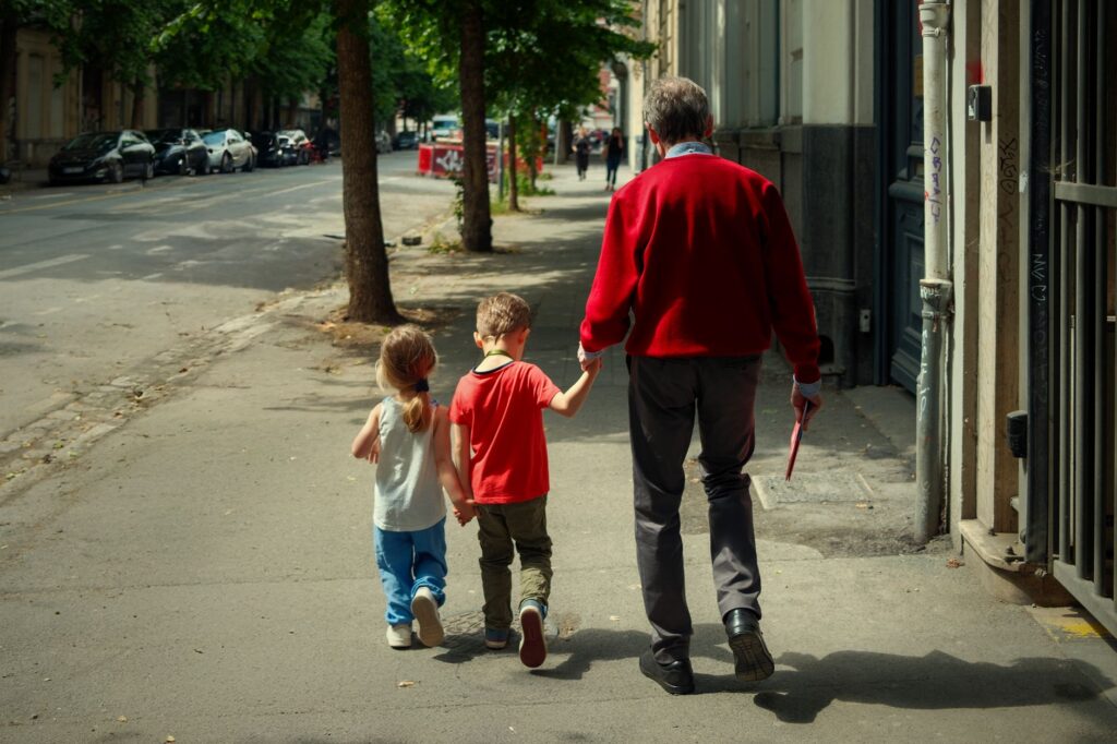 Les enfants de hauts dignitaires algériens ont leurs titres de séjour régulisés en France : un défi pour la communauté maghrébine