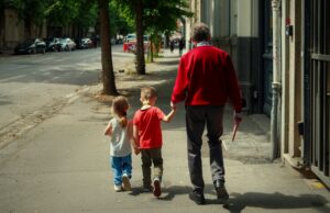 Les enfants de hauts dignitaires algériens ont leurs titres de séjour régulisés en France : un défi pour la communauté maghrébine enfants hauts dignitaires algériens featured image