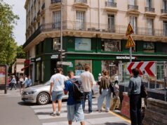 Le Marocain savoureux de Cherbourg-en-Cotentin : une nouvelle boutique dévoile les secrets de l’artisanat marocain Intérieur d'une boutique marocaine à Cherbourg-en-Cotentin avec des objets traditionnels en vue