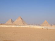Maroc vs Égypte : tourisme en guerre pour le meilleur des destinations d’été Maroc vs Egypt tourism battle: beautiful beaches, bustling markets, and historic sites compared