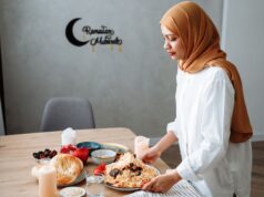 Ramadan 2026 : Préparer Àvance 10 Recettes Traditionnelles – Pour nos lecteurs maghrébins de la diaspora Family preparing traditional Ramadan recipes from the Maghreb for diaspora