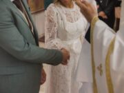 Bénédiction distincte pour mariage traditionnel algérien : les avantages et l’historique Algérien couple marié recevant bénédiction traditionnelle