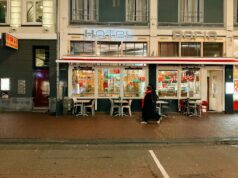 Un restaurant algérien atypique à Amsterdam : sans menu ni recettes Algeria restaurant in Amsterdam's De Pijp neighborhood, offering traditional Algerian dishes with no menu or written recipes