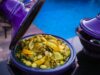 La révolution silencieuse des familles marocaines : changements sociaux dans la vie familiale Moroccan family gathering around a modern dining table with traditional Moroccan tagine