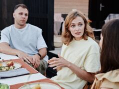 Une lecture sociologique de l’évolution des modèles de famille au Maroc : Quelles en sont les conséquences sur la diaspora maghrébine? Femmes marocaines discutant de leurs familles au Maroc