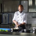 Mohamed Cheikh : Le chef cuisinier algérien qui promeut la cuisine traditionnelle algérienne