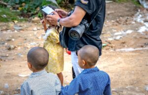 Canicule : les enfants des salariés de BFMTV font leurs questions au ministre Édouard Geffray Enfants de salariés BFMTV sous la chaleur intense de la canicule