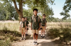 L’école de l’Aude organise un voyage scolaire inoubliable malgré la canicule Groupe d'enfants maghrébins en voyage scolaire à l'école de l'Aude malgré la canicule