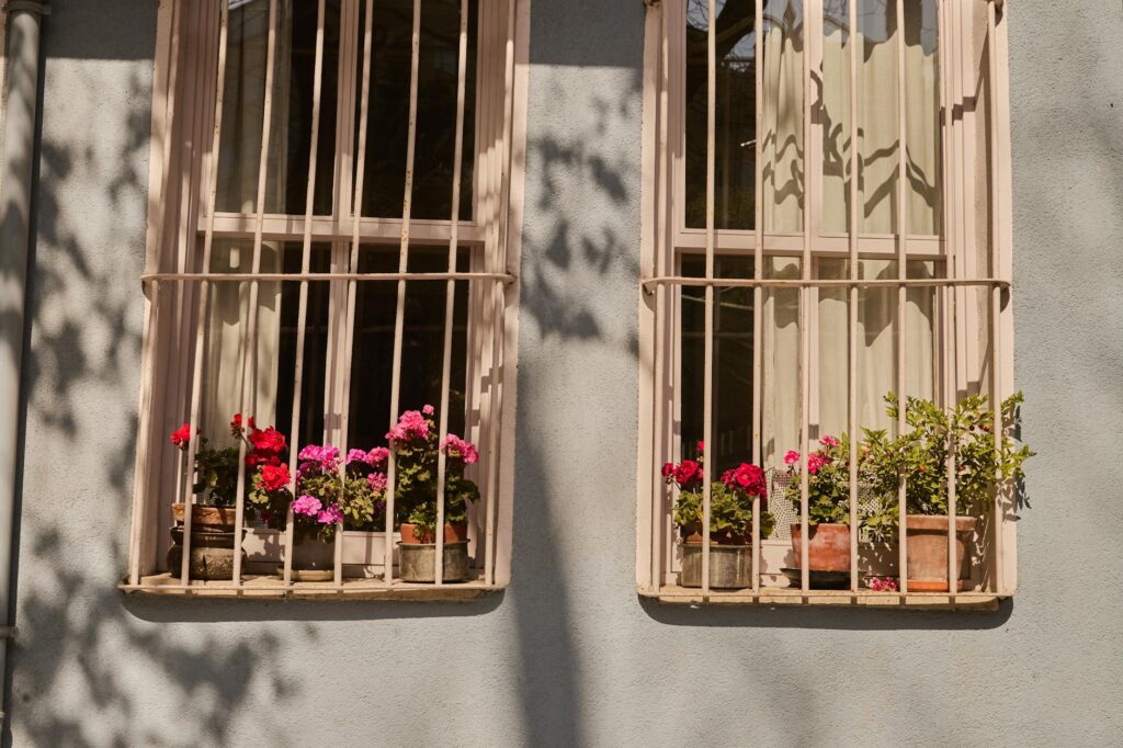 J’ai préféré les garder à la maison : Des parents maghrébins de la diaspora choisissent ne pas mettre leurs enfants à l’école face aux fortes chaleurs