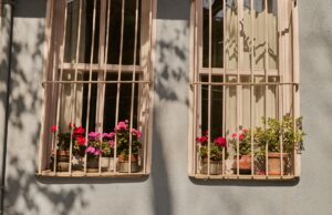 J’ai préféré les garder à la maison : Des parents maghrébins de la diaspora choisissent ne pas mettre leurs enfants à l’école face aux fortes chaleurs Maghrebin parents gardant leur enfant a la maison pendant les chaleurs élevées