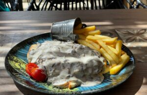 Saint-Jean-du-Falga : un nouveau voyage gastronomique pour les amoureux de l’Algérie Table servie avec plat algérien au restaurant La Maison Algérienne à Saint-Jean-du-Falga
