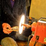 L’artisanat marocain fait son grand retour au Salon Rétromobile 2026 de Paris : la mode revient en force