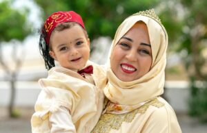 Comment se préparer à l’Aïd el-Kébir en Tunisie : la recette authentique Famille tunisienne en train de préparer l'Aïd el-Kébir authentique