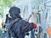 La coopération culturelle maroco-indonésienne : une nouvelle ère d’échanges artistiques Artistes marocains et indonésiens en train de collaborer sur une œuvre d'art
