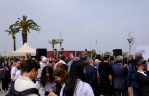 Le dernier album d’Abdelmadjid Meskoud : un hommage à la musique chaâbi algérienne Abdelmadjid Meskoud chantant avec son nouveau album Alger en arrière-plan